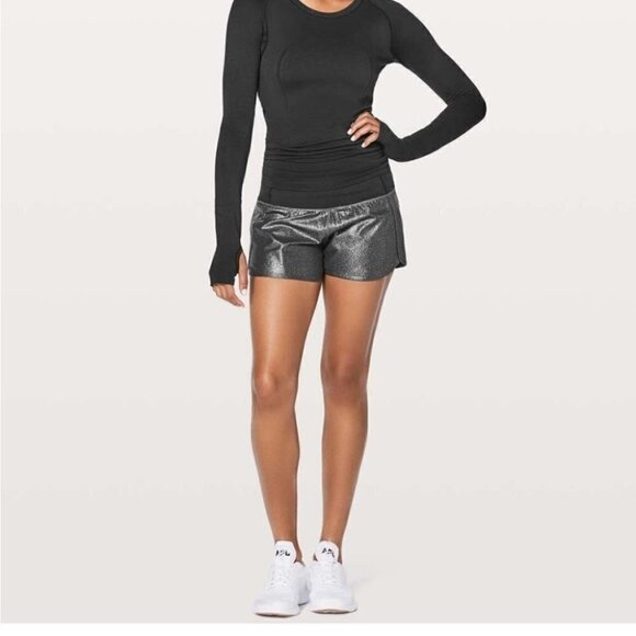 Lululemon Run Times Short II 4"Luminosity Foil Print Black Silver sz 4 - Picture 1 of 9